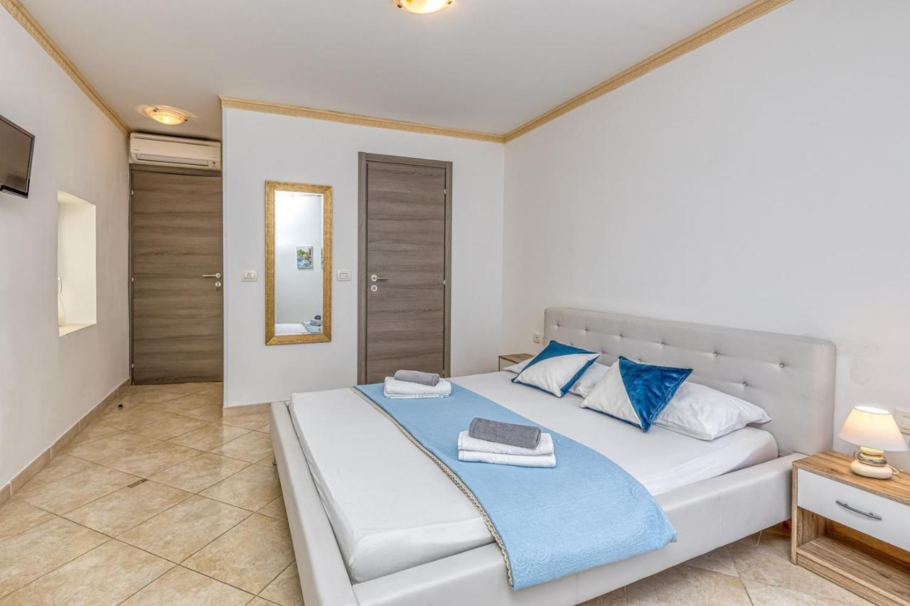 Rooms On Liberty Square Poreč Exterior foto